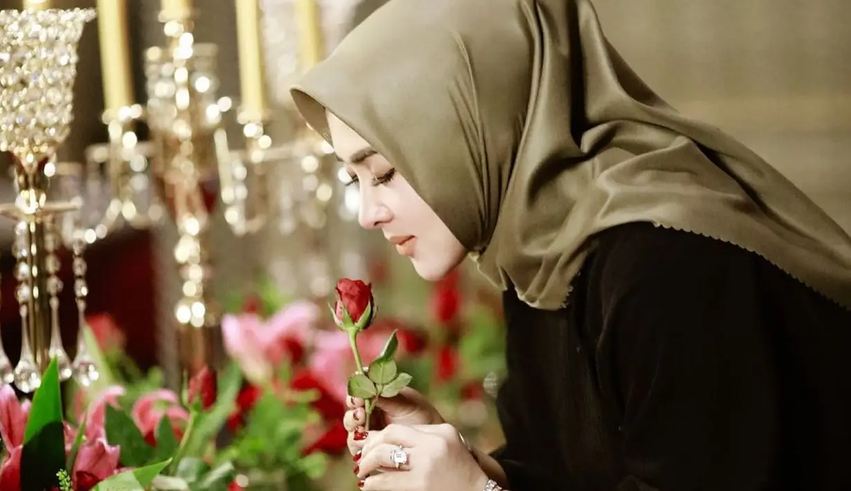 Syahrini memang mengurangi aktivitasnya di dunia hiburan, namun ternyata sang suami, Reino Barack selalu memberikan dukungan kepadanya. Hanya saja memerikan batasan agar tida terlalu sering beraktivitas. (Instagram/princessyahrini)