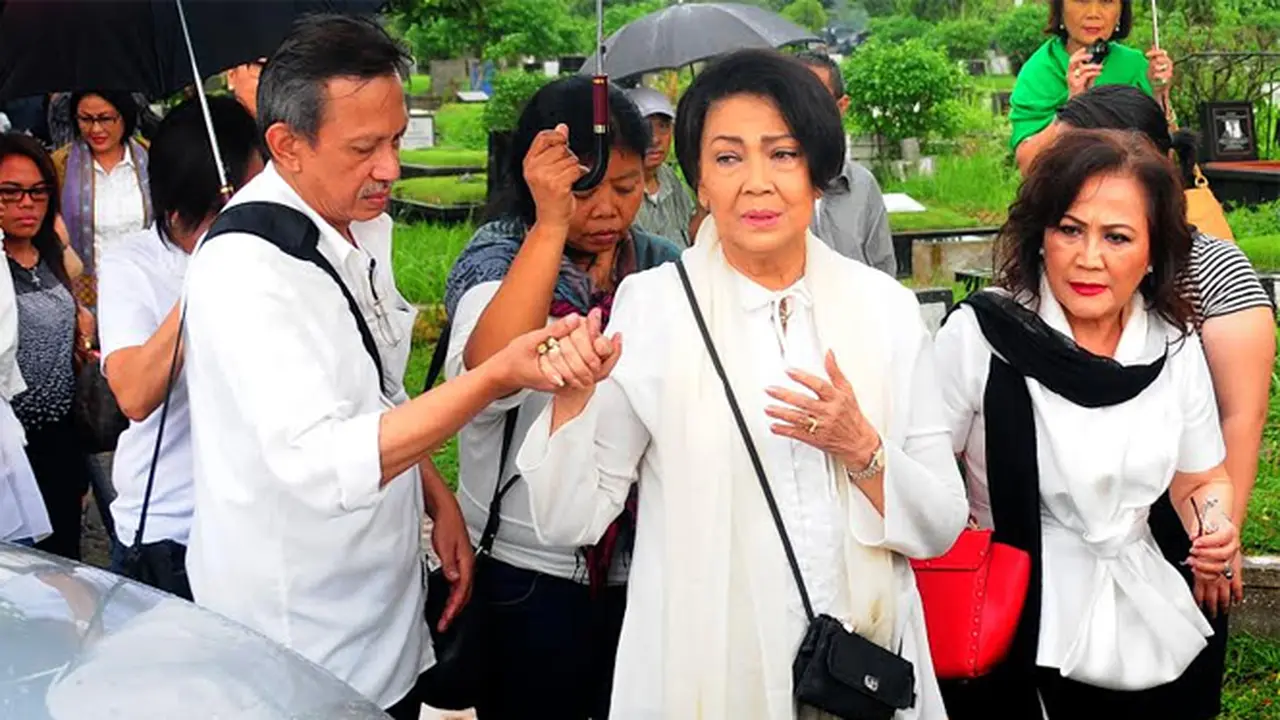 Frans Tumbuan Meninggal, Rima Melati: Aku Juga yang Goblok