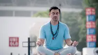 5 Potret Anjasmara Olahraha Yoga, Tampak Awet Muda di Usia Hampir Kepala Lima