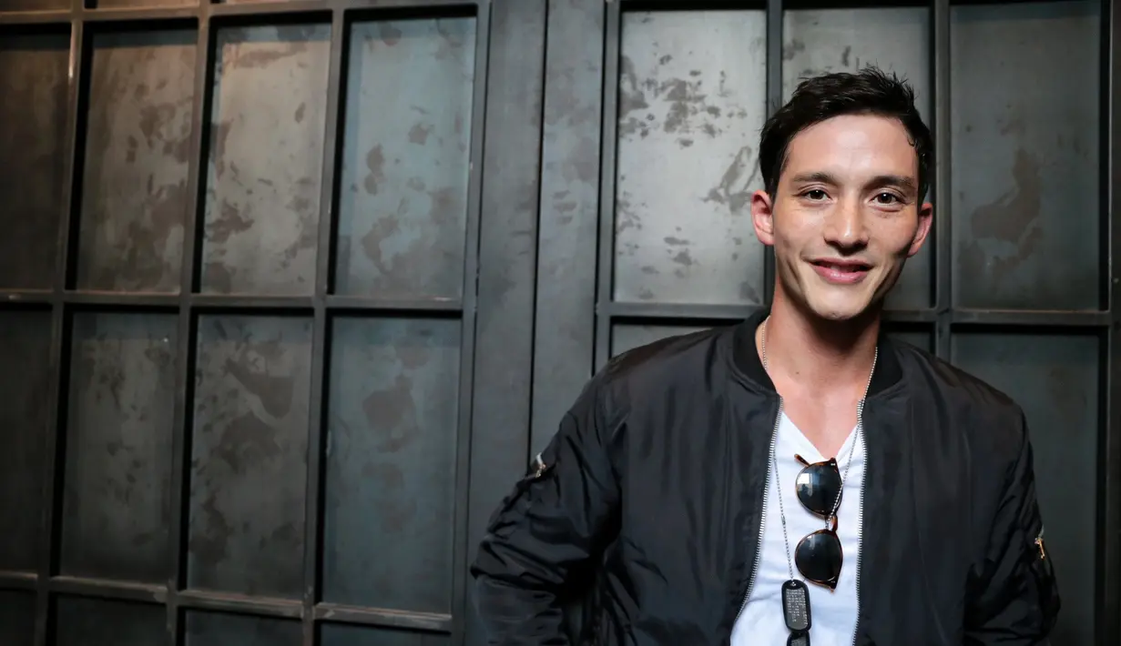 "Ya, Tamara seorang hati yang emas, itu lah mengapa saya sangat menyukai dia. Dan yang bikin aku bangga juga dia menjadi idola Indonesia yang sangat peduli dengan orang-orang yang membutuhkan," jelas Mike Lewis. (Adrian Putra/Bintang.com)