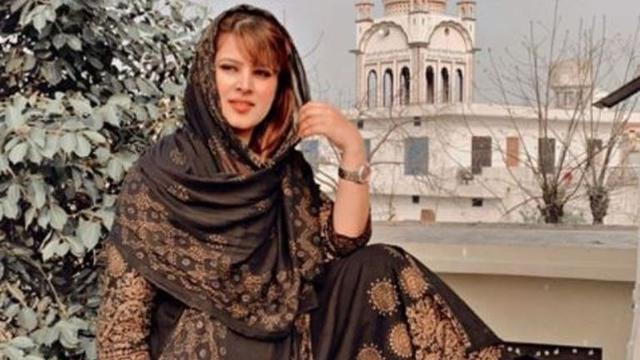 Sosok Biker Berhijab Keliling India dengan Motor Besar