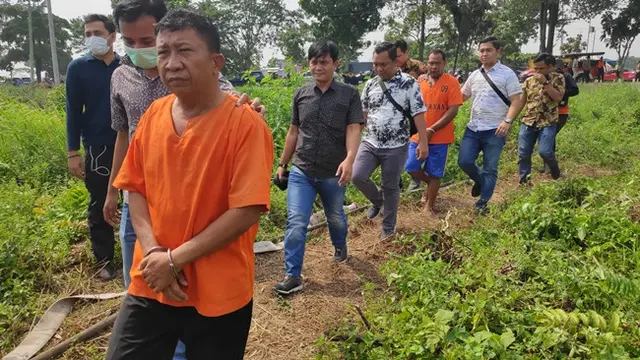 Salah satu tersangka pembakar lahan yang ditangkap polisi di Riau.