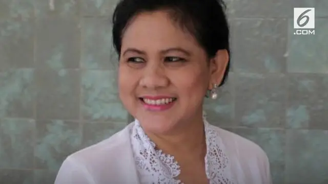 VIDEO: Iriana Jokowi Kejutkan Penjual Kerajinan Tas Kulit Ikan Pari