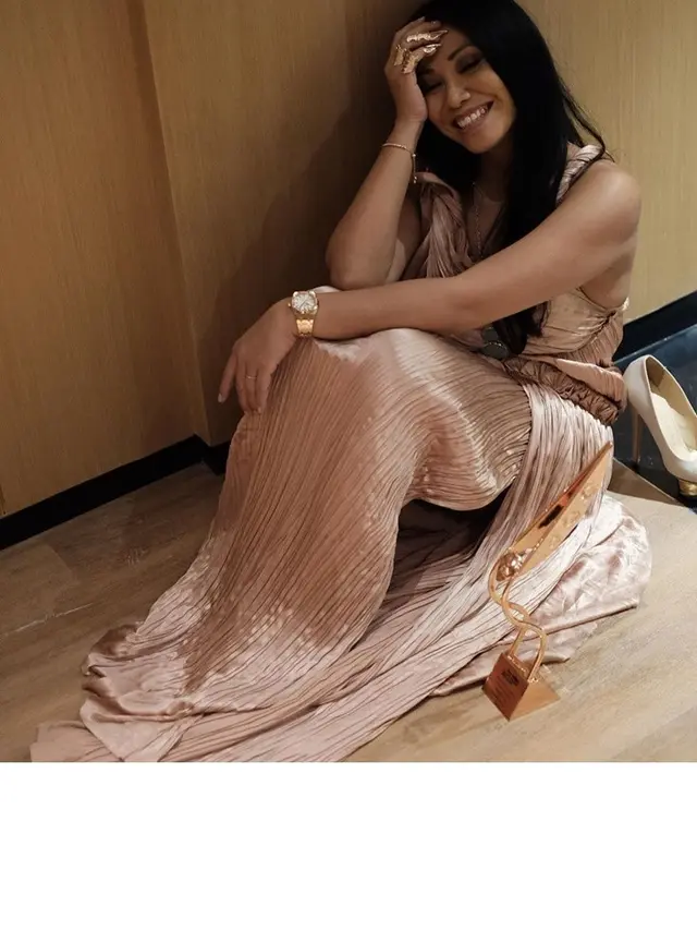 7 Gaya Anggun saat Hadiri Asian Television Awards, Raih Penghargaan