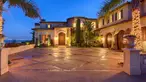 Gigi Hadid tengah menanjak namanya seiring penampilannya di The Real Housewives of Beverly Hills. Aktris berusia 20 tahun ini tak asing lagi dengan kemewahan. Tilik saja rumah masa kecilnya yang wah!(architecturaldigest.com)