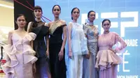 Parade Cocktail Dress Memukau di Surabaya Fashion Parade 2018