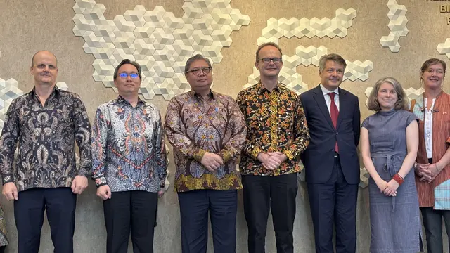 Menteri Koordinator Bidang Perekonomian Airlangga Hartarto dalam konferensi pers program Just Energy Transition Partnership (JETP)