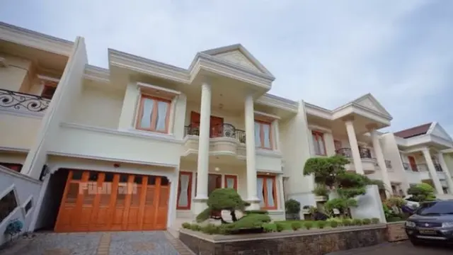 Fuji beli rumah mewah (YouTube/Fuji An)