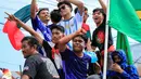 Penggemar sepak bola berpartisipasi dalam konvoi menyambut turnamen sepak bola Piala Dunia 2026 di Polewali Mandar, Sulawesi Barat, Kamis 11 Juni 2026. (Muhammad SALIM/AFP)