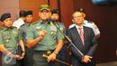 Panglima TNI Gatot Nurmantyo memberi sambutan di dampingi Dirjen Pajak Ken Dwijugiasteadi saat Rapat Pimpinan Nasional (Rapimnas) Ditjen Pajak Gedung Ditjen Pajak, Jakarta, Senin (7/11). (Liputan6.com/Angga Yuniar)