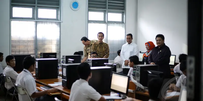 Saat Presiden Jokowi Sidak Pelaksanaan UN di SMKN 1 Jakarta