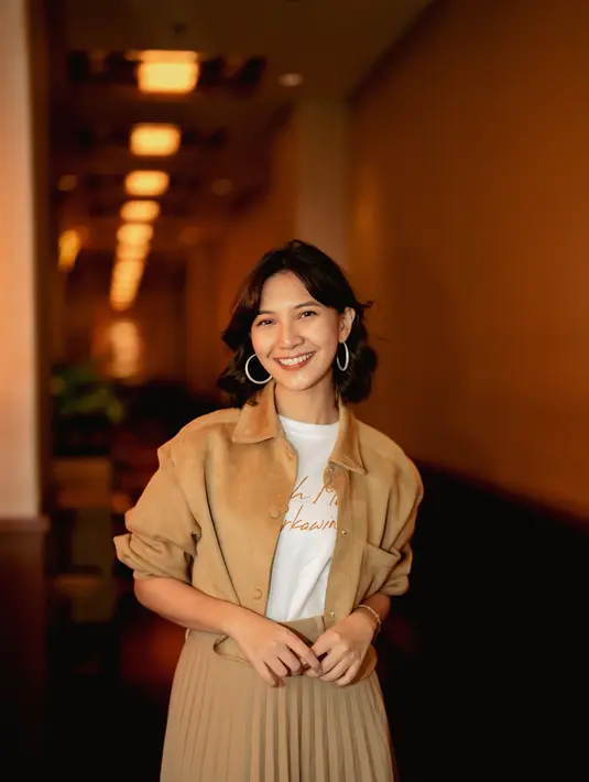 <p>Pekan lalu, trailer Noktah Merah Perkawinan diperkenalkan kepada publik. Marsha Timothy memerankan Ambar, yang dulu dimainkan Ayu Azhari hingga diganjar Pemeran Utama Wanita Terbaik di Festival Sinetron Indoneisa. Sementara Sheila Dara Aisha menghidupkan Yulinar. Dalam sinetron, Yulinar adalah istri baru Priambodo (Cok Simbara) setelah cerai dari Ambar. Mari simak pesona Yulinar versi 2022. (Foto: Dok. Instagram @sheiladaisha)</p>