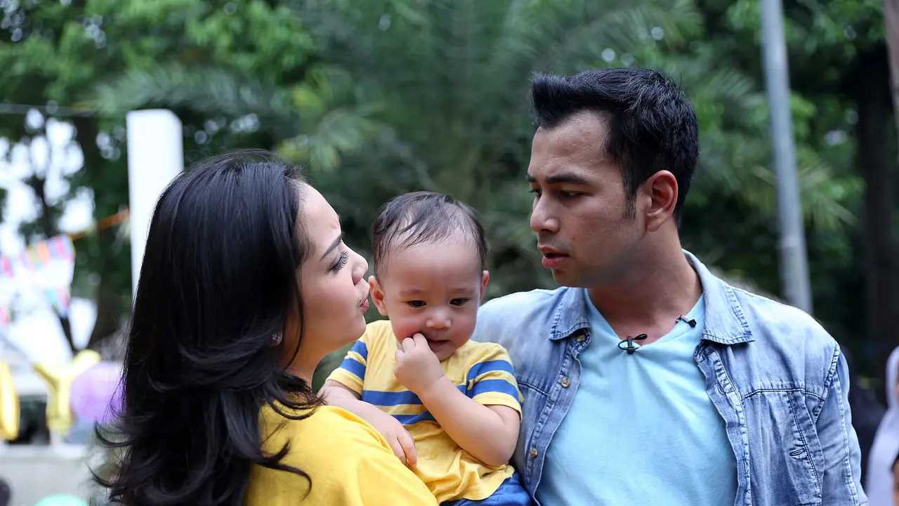 [Bintang] Raffi Ahmad, Nagita Slavina dan Rafathar