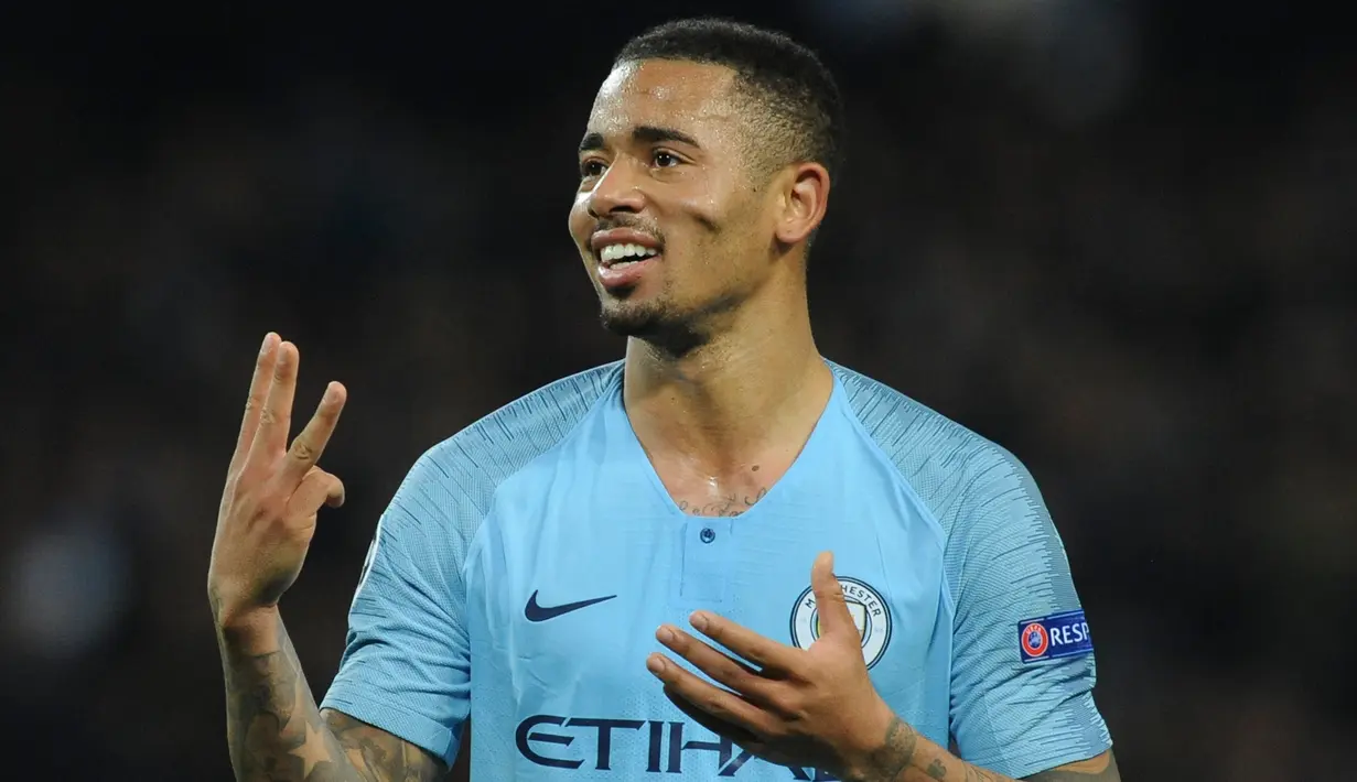 Striker Manchester City, Gabriel Jesus berselebrasi usai mencetak gol keenam timnya melawan Shakhtar Donetsk pada grup F Liga Champions di stadion Etihad, Inggris (7/11). City menang telak atas Shakhtar Donetsk dengan skor 6-0. (AP Photo/Rui Vieira)