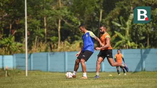 Pemain Arema, Yann Motta (Rompi Biru)