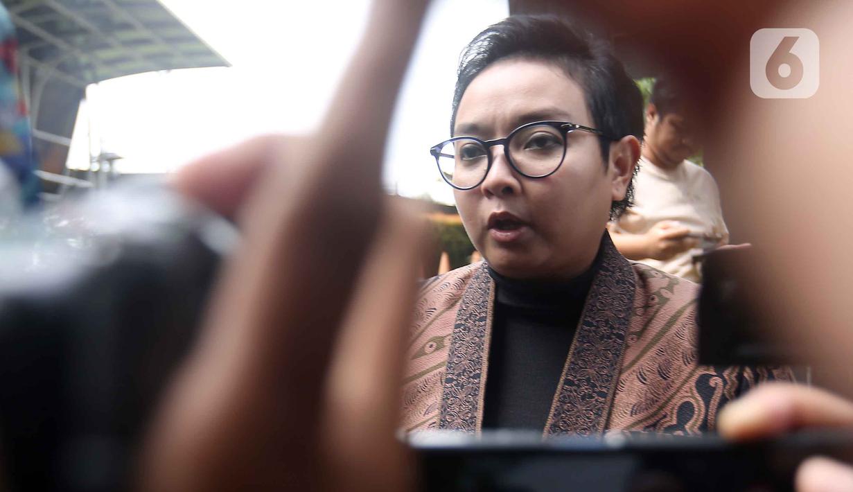 Syamsul Auliya Rachman diduga menargetkan pengumpulan dana sebesar Rp750 juta, di mana sekitar Rp515 juta direncanakan untuk THR eksternal Forkopimda dan sisanya untuk kepentingan pribadi. Tampak dalam foto, Pelaksana Tugas (Plt) Bupati Cilacap, Jawa Tengah, Ammy Amalia Fatma Surya, usai menjalani pemeriksaan tim penyidik Komisi Pemberantasan Korupsi (KPK) di Gedung Merah Putih, Jakarta, Selasa (5/5/2026). (Liputan6.com/Helmi Fithriansyah)