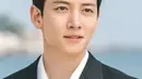 Ji Chang Wook berperan sebagai Yoon Gyeo Re, seorang pria yang telah didorong oleh kehidupan yang sulit dan penuh perjuangan. (Foto: KBS2 via Soompi)