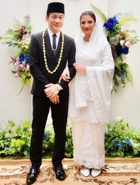Muhammad Iqbal alias Qibil menikah dalam usia 41 tahun. "Alhamdulillah, sudah resmi suami-istri! Terima kasih untuk semua yang sudah ikut bahagia & mendoakan kami." tulis qurrrotuayun.  [Instagram/qurrotuayun]