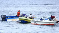 Upaya penyelamatan korban tabrakan kapal cepat dan banana boat di Pantai Tanjung Karang, Donggala. (Liputan6.com/M Taufan SP Bustan)