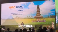 Direktur Transformasi dan Hubungan Kelembagaan Perum BULOG, Sonya Mamoriska Harahap dalam acara Indonesia Internasional Rice Conference (IIRC), Bali, Kamis (19/9/2024). (dok: Ayu)