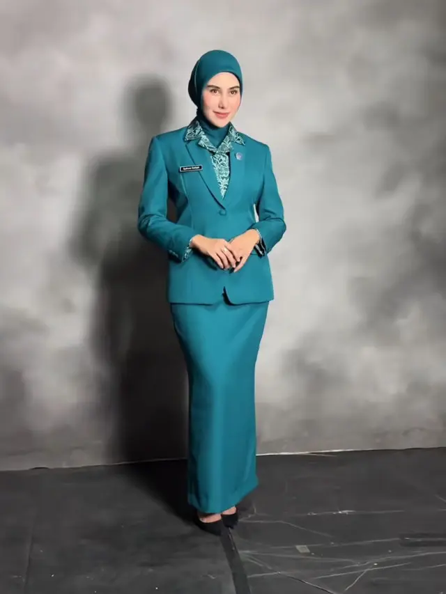 Syahnaz Sadiqah Tampil dengan Seragam PKK. [@putrikurniawati]