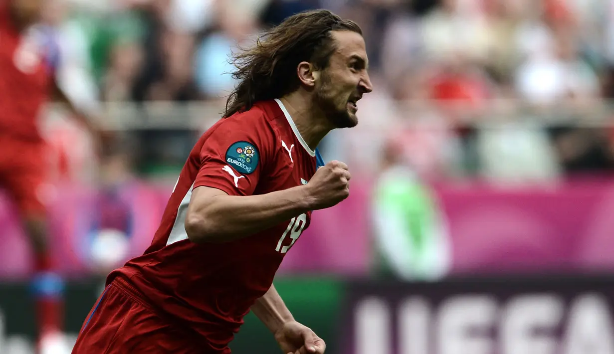 Petr Jiracek mampu mencatatkan gol dengan waktu 2 menit lebih 14 detik. Gol ini membawa Republik Cezka menang atas Yunani dengan skor 2-1 pada Euro 2012. (Foto: AFP/Aris Messinis)