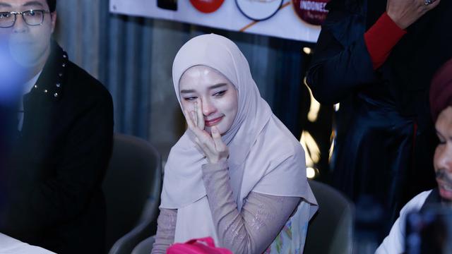 Inara Rusli lepas cadar