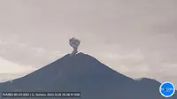Gunung Semeru di Lumajang Jatim kembali erupsi pada Kamis pagi (26/12/2024), pukul 05.27 WIB. (Liputan6.com/ Dok PVMBG)