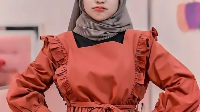 Inspirasi 5 Gaya Pashmina Plisket ala Natalie Holscher hingga Ria Ricis