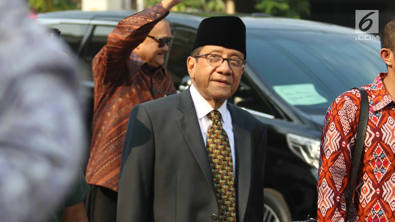 Akbar Tandjung ke Pernikahan Kahiyang Ayu