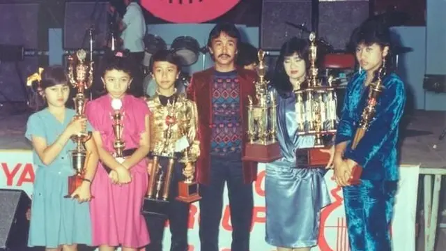 Potret Persahabatan Melly Goeslaw dan Nike Ardilla (sumber: instagram/@melly_goeslaw)