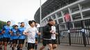 Skuat Timnas Indonesia melakukan jogging memutari Stadion Utama Gelora Bung Karno (SUGBK), Kamis (26/5/2022) sore WIB, usai batal menggelar latihan perdana pasca SEA Games 2021 sebagai persiapan menghadapi laga uji coba menghadapi Timnas Bangladesh. (Bola.com/Bagaskara Lazuardi)