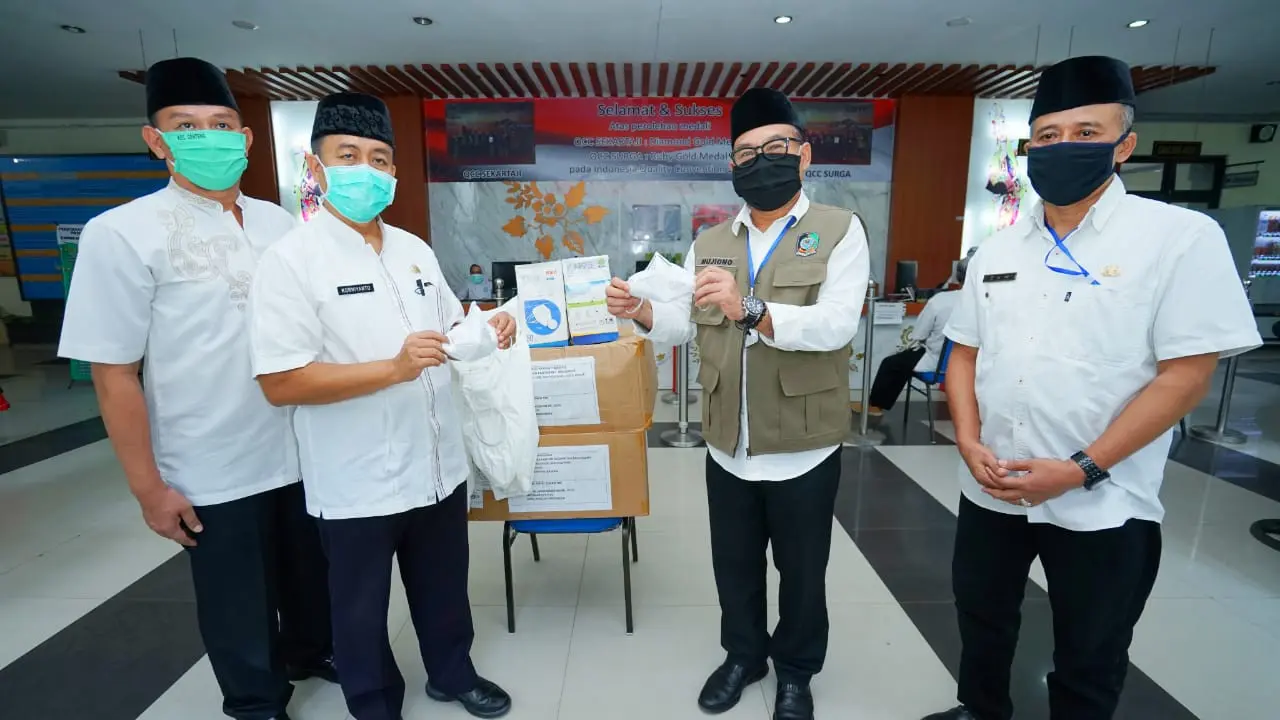 Pemkab Banyuwangi Salurkan Bantuan APD Pada Tenaga Kesehatan 