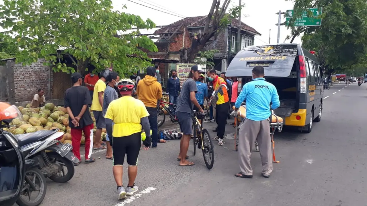Pesepeda ditemukan meninggal di Tanggulangin Sidoarjo. (Dian Kurniawan/Liputan6.com)