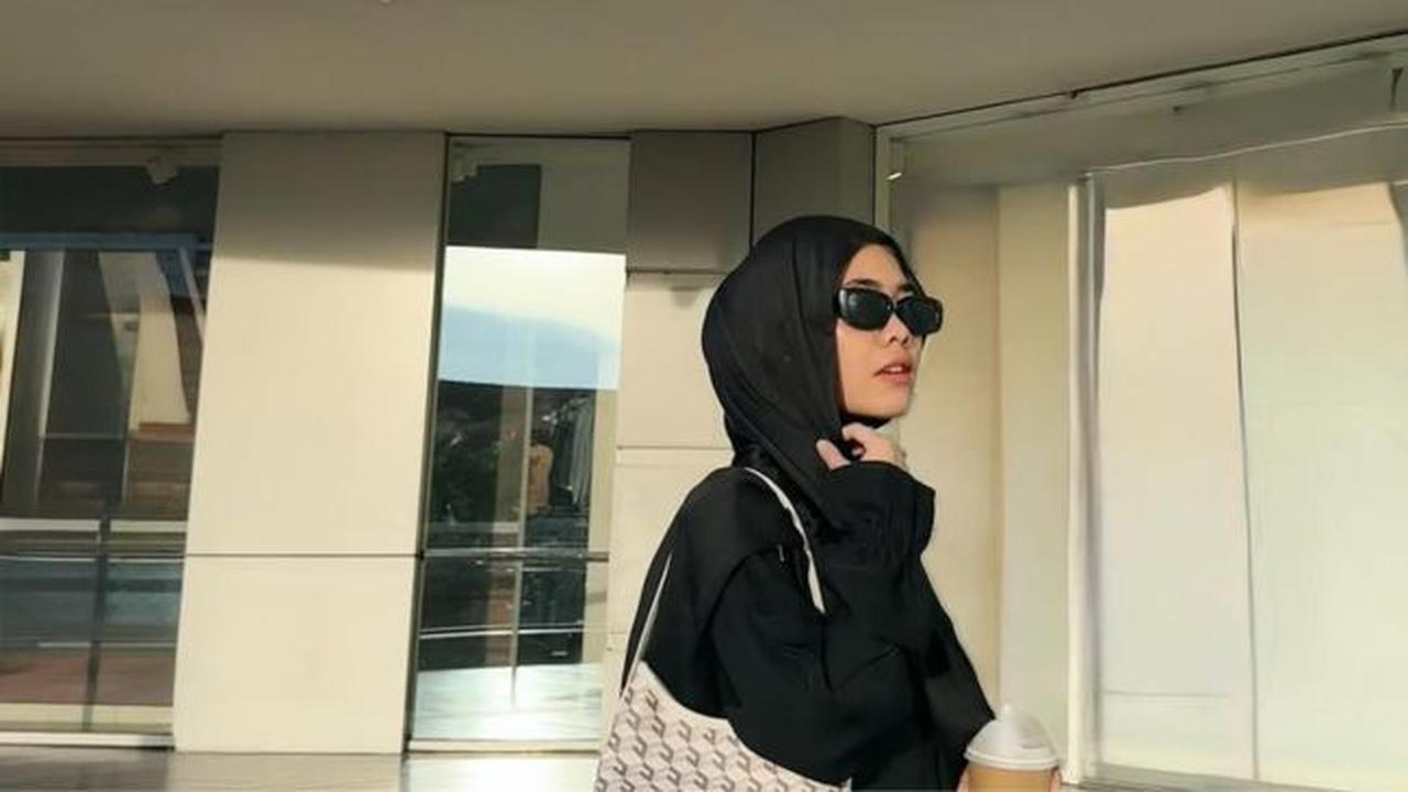 4 Potret Terbaru Alifa Lubis Kenakan Hijab Sambut Ramadan, Anggun dan ...