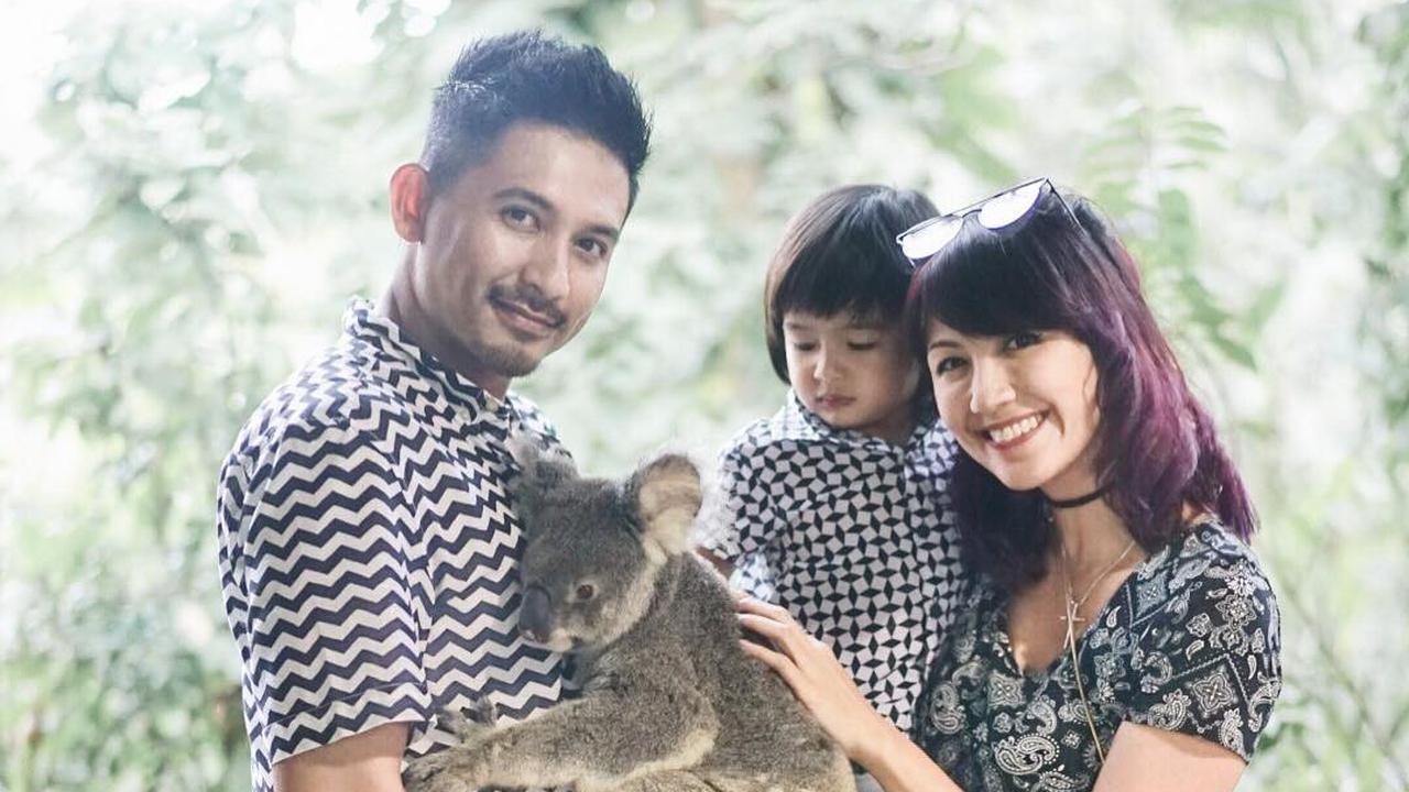 [Bintang] Kompak, Ini 8 Foto Keluarga Ryan Delon yang Jauh dari Gosip