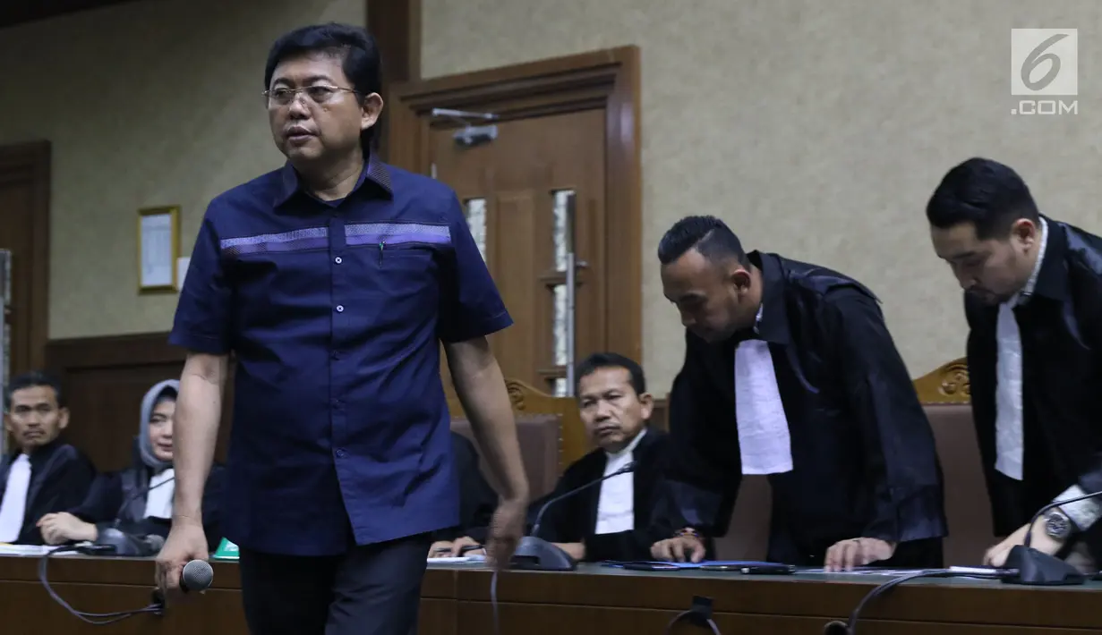 Advokat Lucas saat menjalani sidang dakwaan di Pengadilan Tipikor, Jakarta, Rabu (7/11). Lucas didakwa menghalangi proses penyidikan KPK terhadap tersangka mantan petinggi Lippo Group, Eddy Sindoro. (Liputan6.com/Helmi Fithriansyah)
