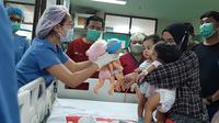 Bayi kembar siam dempet dada dan perut sebelum dioperasi oleh tim dokter RSHS Bandung. (sumber foto ; Humas RSHS)