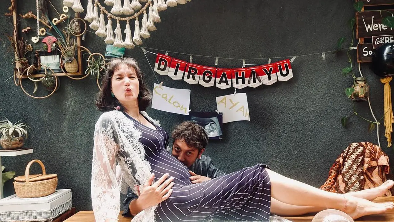 [Fimela] Nadine Chandrawinata dan Dimas Anggara