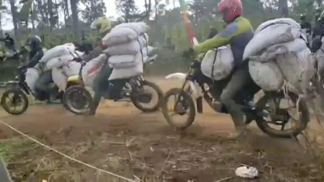 Balap ojek gunung di Cilawu, Garut. ©2023 YouTube Ncep Ropi/ Merdeka.com