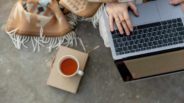 Ilustrasi mengetik, teks negosiasi