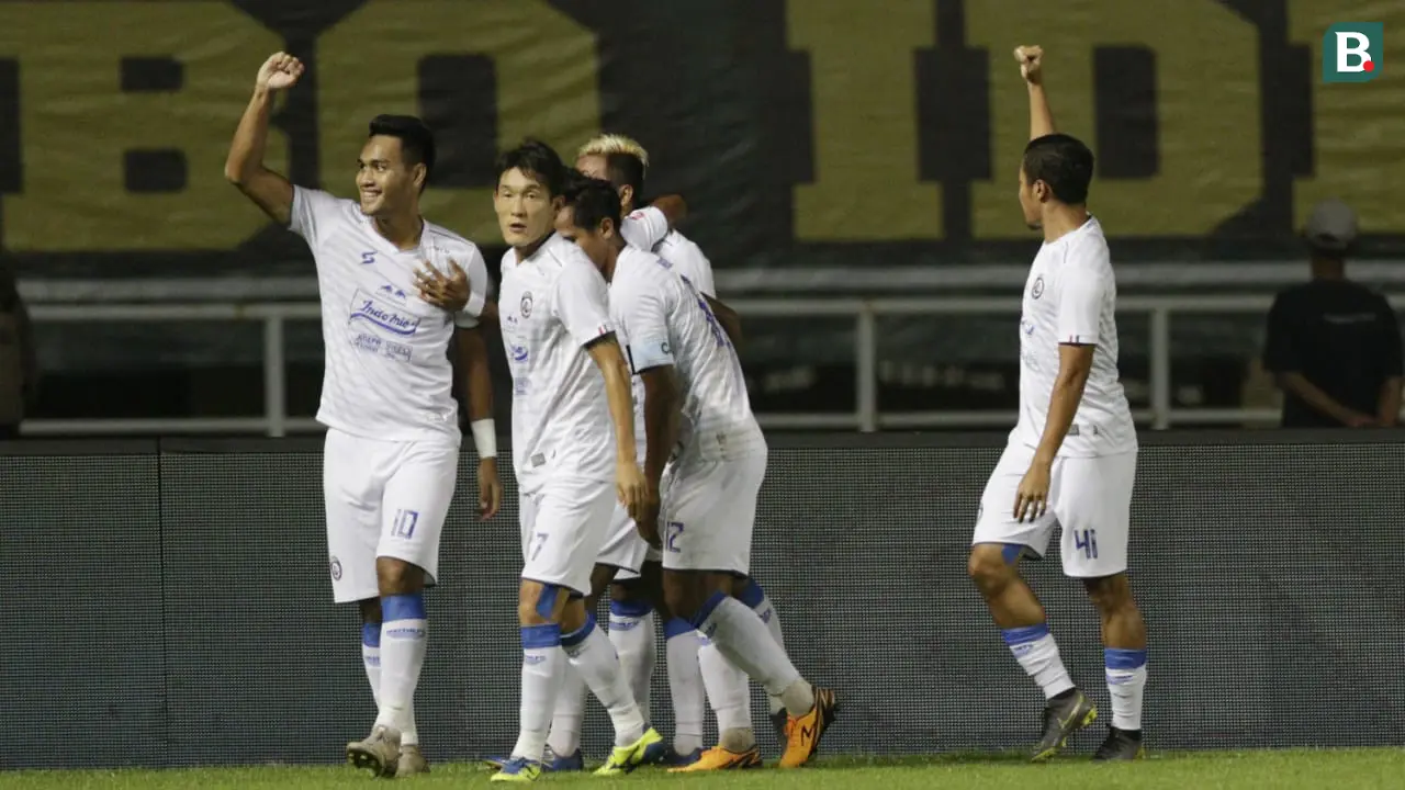 Skuad Arema FC Lakukan Selebrasi