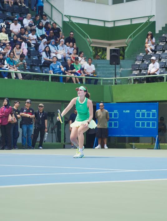 Tak hanya sekadar pertandingan hiburan, momen ini juga menunjukkan keseriusan Luna dalam menjaga kebugaran tubuh dan keterampilannya dalam berbagai bidang olahraga. Kolaborasi unik ini berhasil memadukan dunia hiburan dan olahraga, menjadikan Luna Maya sebagai salah satu selebriti yang serba bisa. Tak ayal, pujian demi pujian terus mengalir untuk bintang tersebut. (Liputan6.com/IG/@lunamaya)