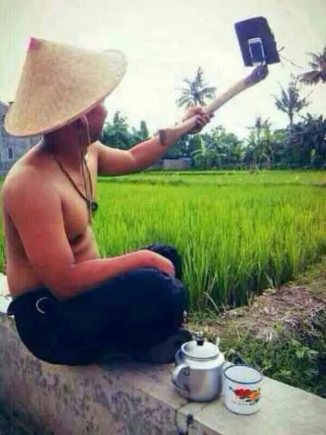 7 Potret Absurd Aksi Petani saat Garap Sawah Ini Bikin Tepuk Jidat