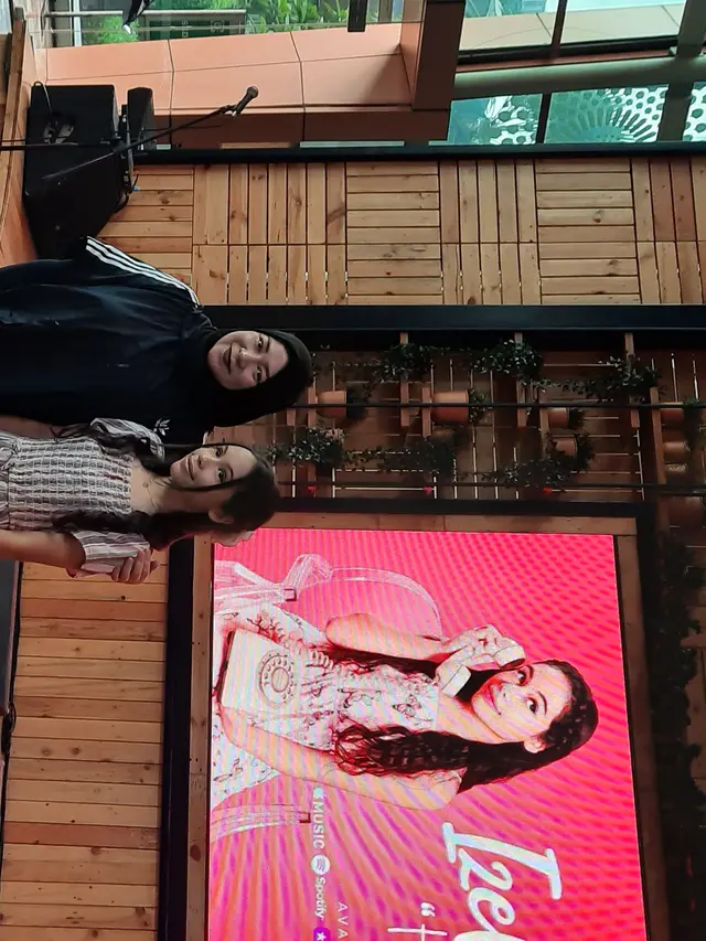 Melly Goeslaw dan Izellah. (Foto: Wayan Diananto)