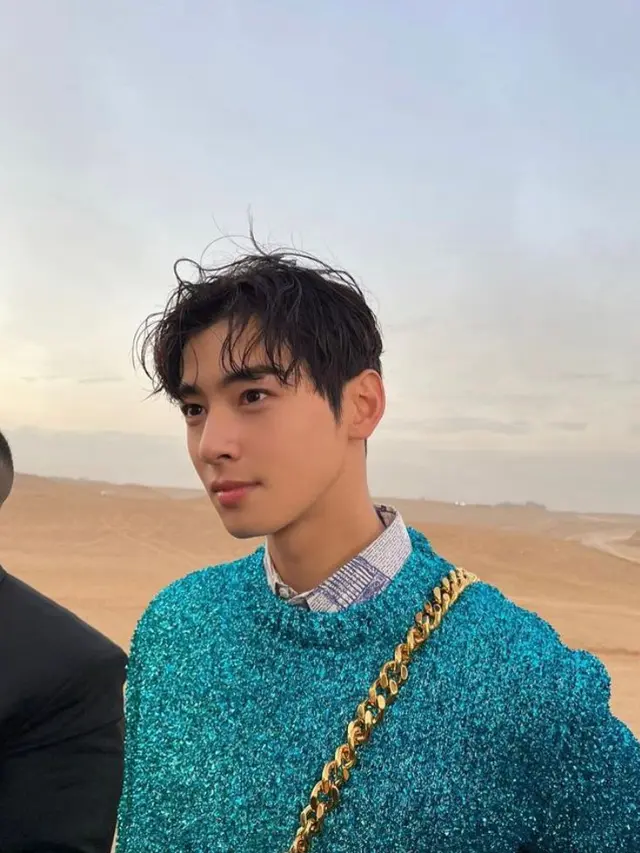 8 Potret Gaya Duo Ganteng Sehun EXO -Cha Eun Woo ASTRO di Acara Dior Men Fall 2023 Mesir