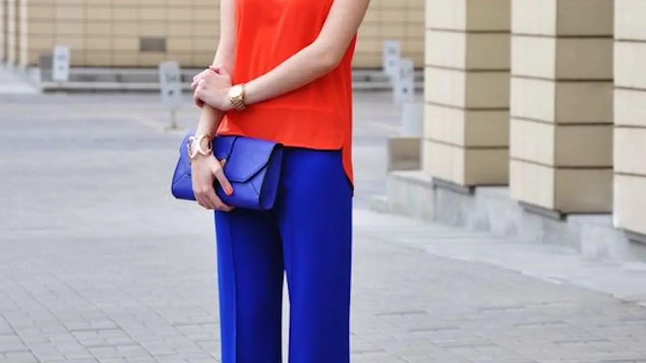 [Bintang] Busana eye catching