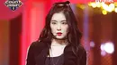 Irene yang muncul dengan rambut berantakan pun kaget melihat kejutan dari para personel Red Velvet. (Foto: instagram.com/irene.redvelvet)