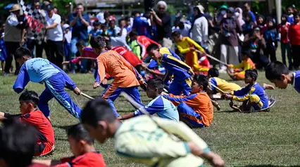 Keseruan Murid SD Mengikuti Beragam Permainan Tradisional