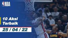 Berita video 10 aksi terbaik yang terjadi di Playoff NBA 2021/2022, salah satunya ada tembakan tiga angka gemilang dari Stephen Curry.